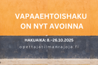 Nainen vihreässä mekossa taustaa vasten.